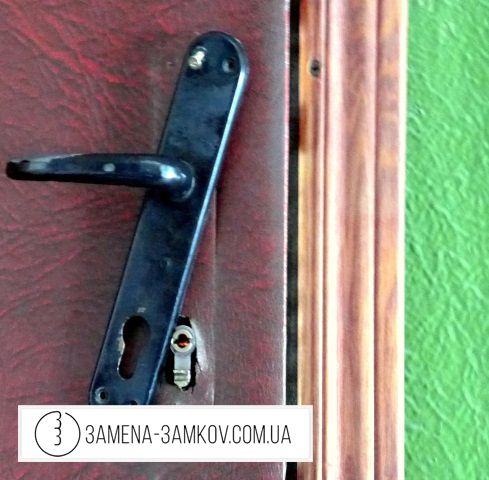 Врезка замка в металические двери. Врезка замка в металические двери.
