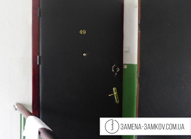 Частичная реставрация входной двери Частичная реставрация входной двери